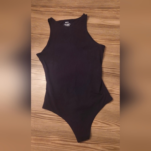 SKIMS Fits Everybody High Neck Bodysuit In Onyx - Picture 7 of 8